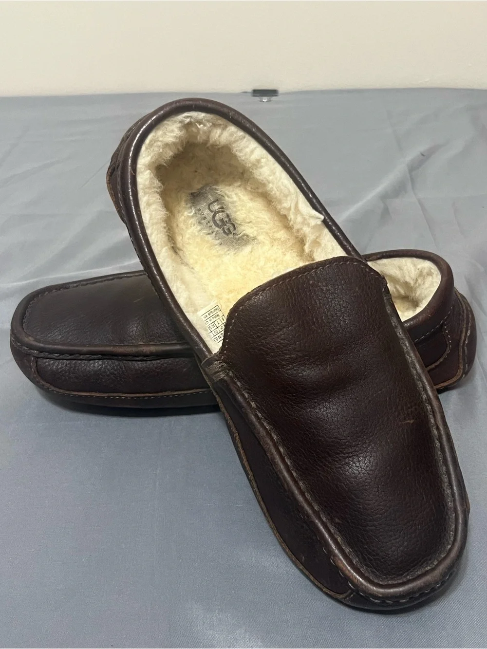 UGG Ascot Slippers Mens 8 Brown Leather Sheepskin Lined Moccasin Rubber Sole